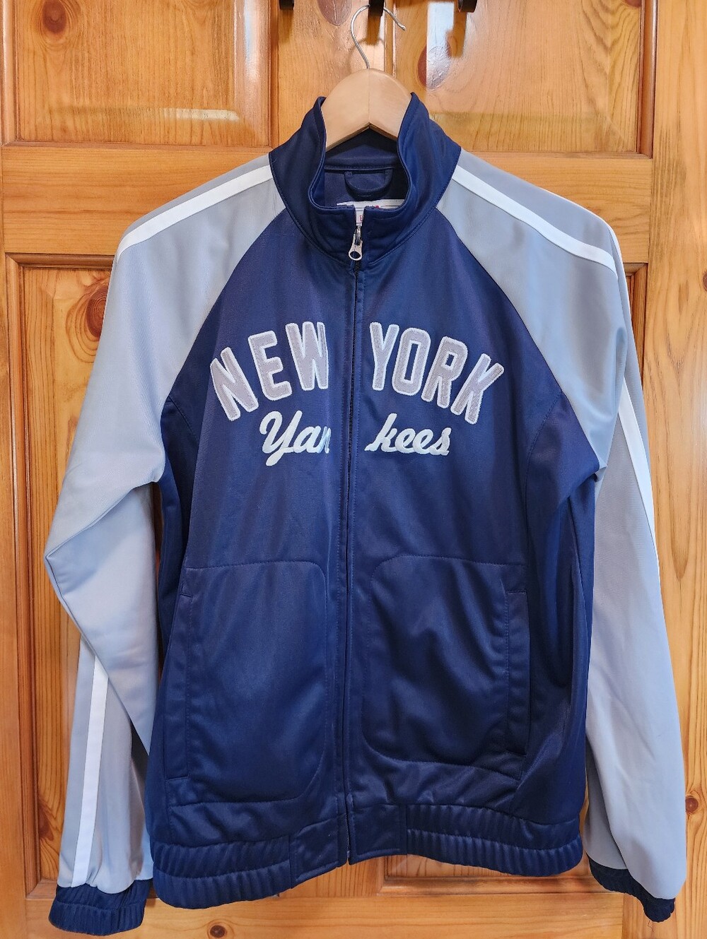 NY Yankees Full Zip Track Jacket, Size M